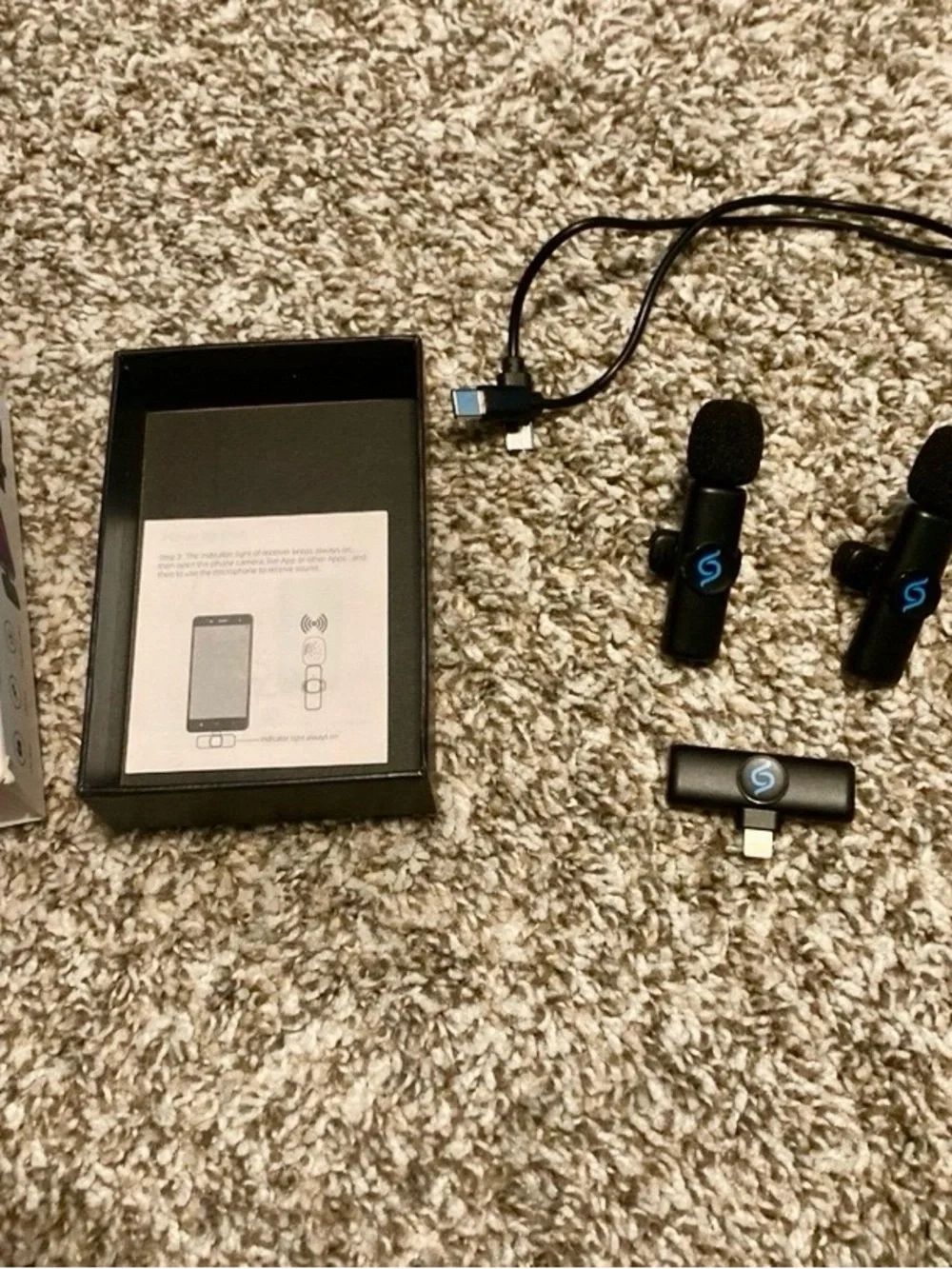 2 Packs Wireless Lavalier Microphone Audio Video Recording Mini for iPhone iPad